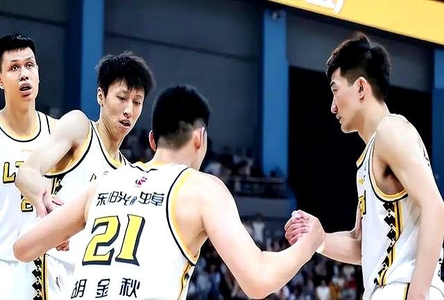 四川男篮主场大胜，豪取比赛胜利