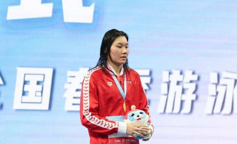 爱游戏官方-关于游泳比赛选手防守稳固，岿然不动的信息