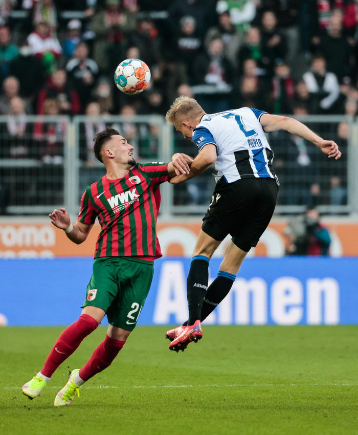 关于奥格斯堡队后防线存在问题需加以解决的信息