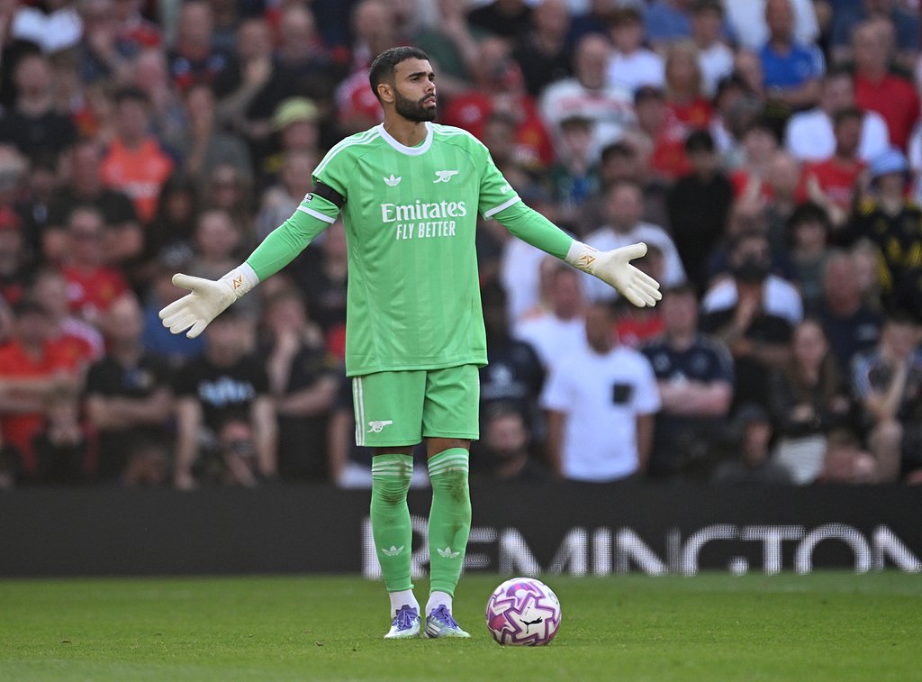 爱游戏中国-曼联后卫连续进球，发挥抢眼