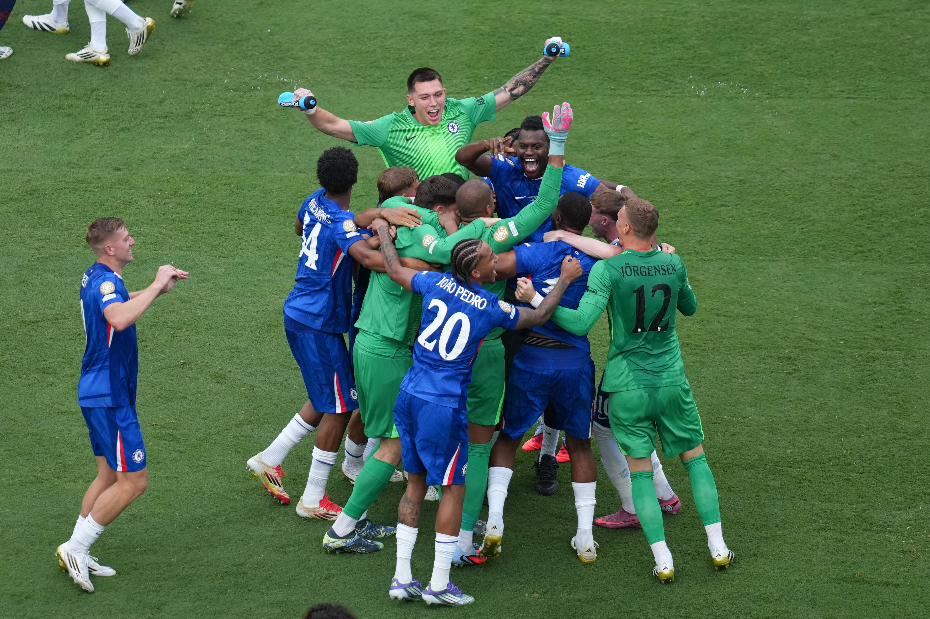 爱游戏APP-竞赛中球员超水平发挥，成为焦点