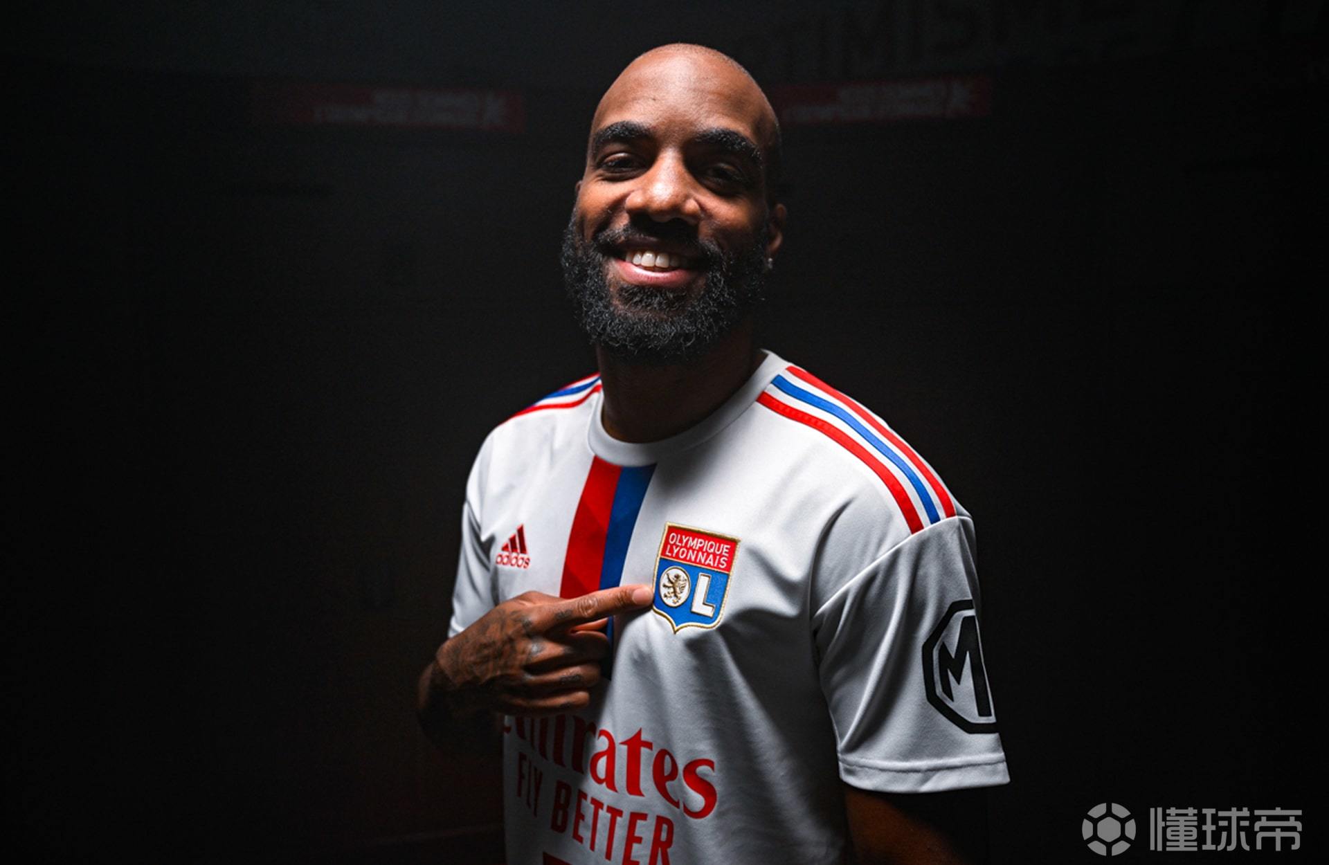 爱游戏娱乐-包含里昂宣布签下青年天才前锋，助力球队冲击法甲前四的词条