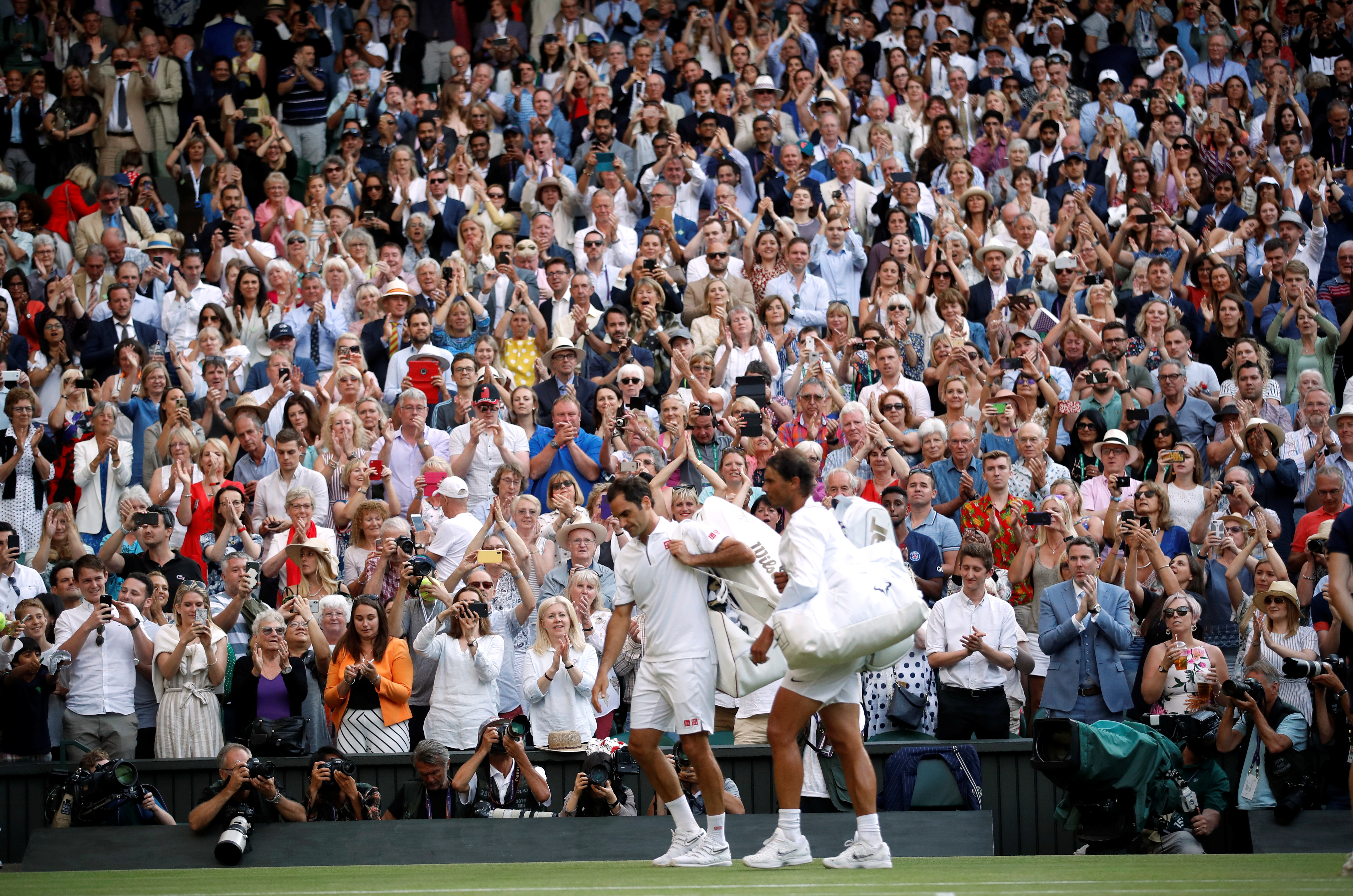 关于欧洲网球队险胜西班牙网球队，费德勒制霸全场的信息