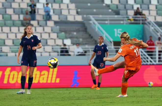 爱游戏在线-越南女足中场球员入选国家队，备战世界杯！