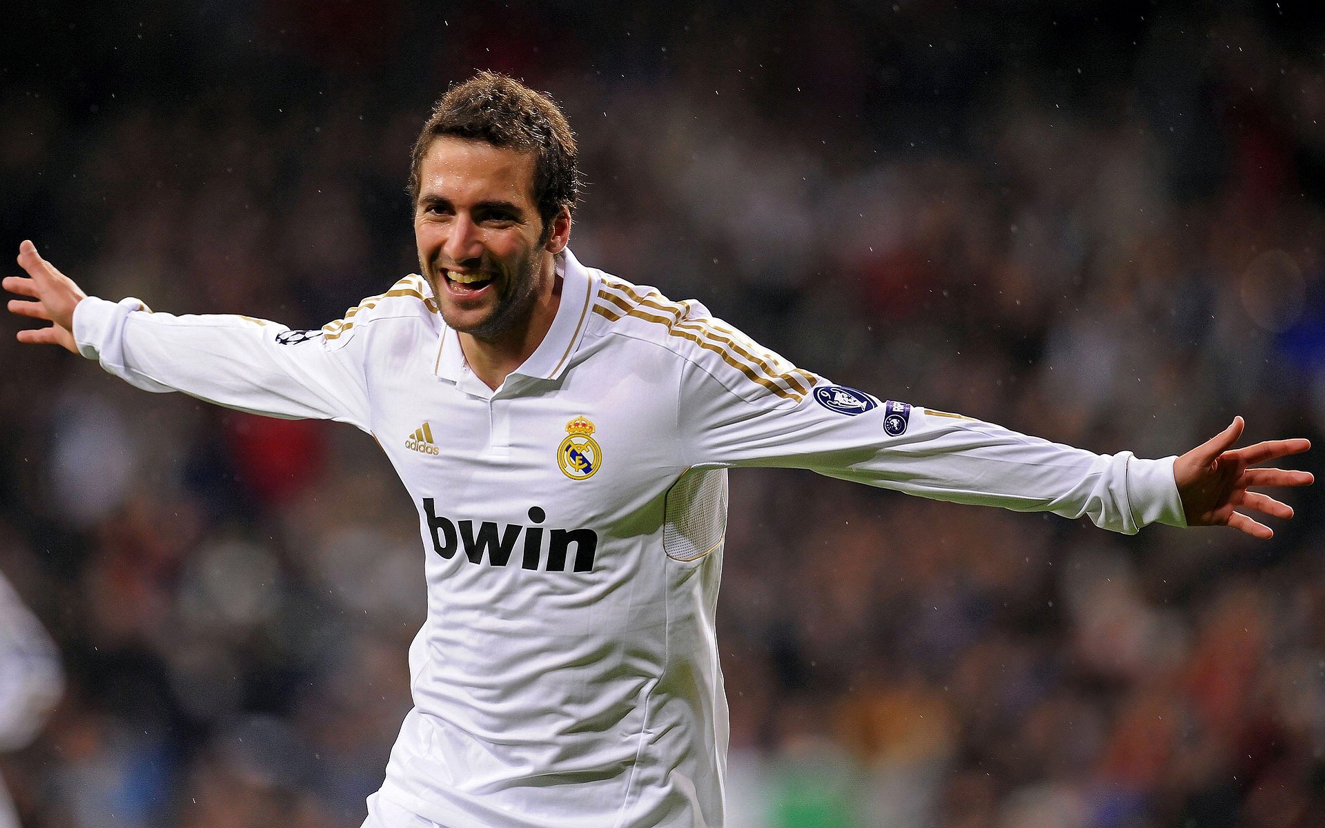 F1街道赛之夜,利拉德比赛走势一手掌控