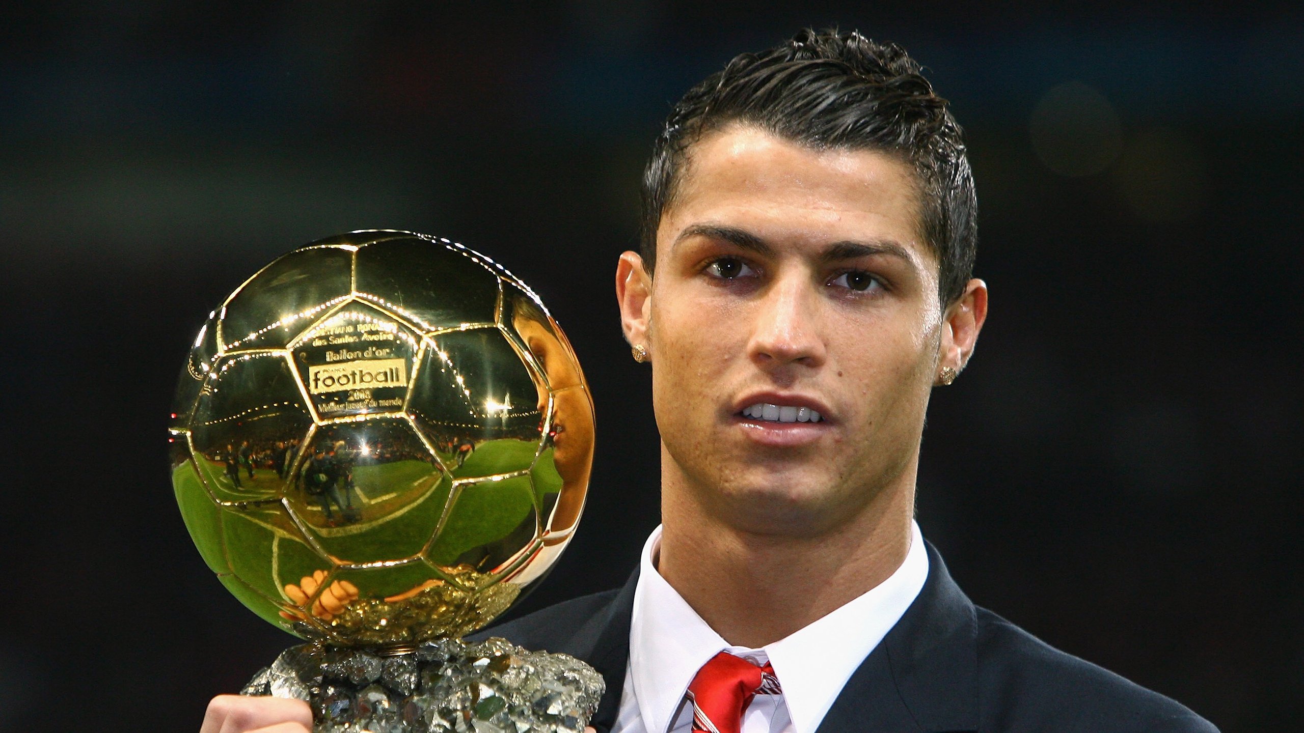 AYX官方直播-当阿尔卑斯山遇见永恒之城，拉什福德在欧冠决赛的瑞士钟表式接管