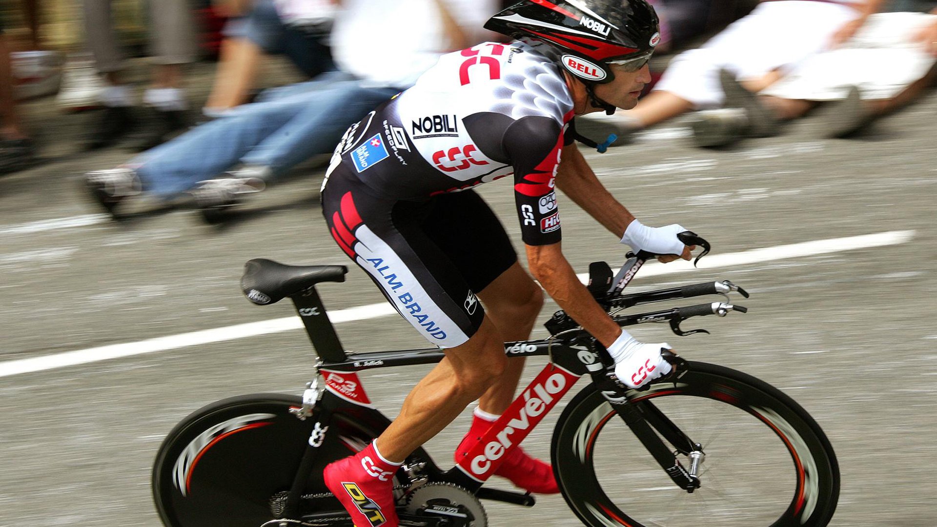 爱游戏中国-赛道奇迹，索伯车队完胜法拉利，汉密尔顿高光表现改写F1格局